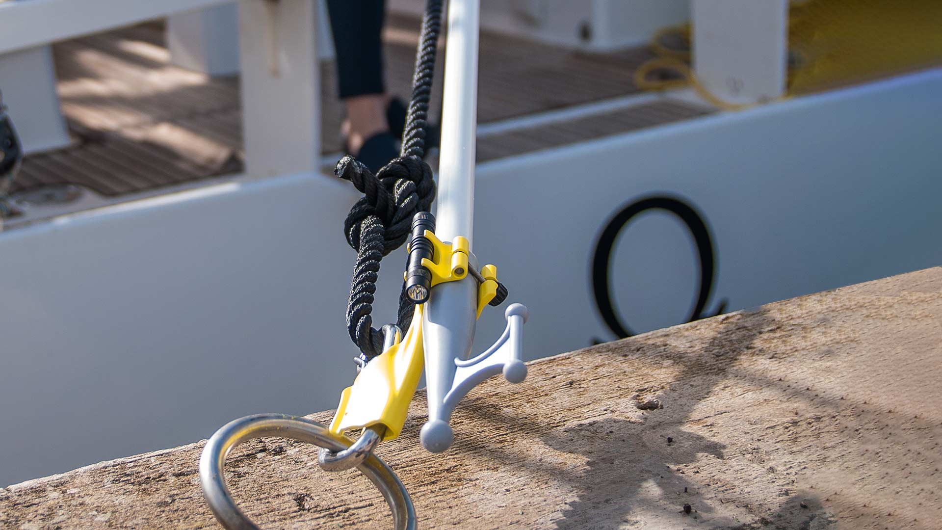 Mooring or docking with DOCKHOOK, GHOOK, HOOKLINKER boat hook